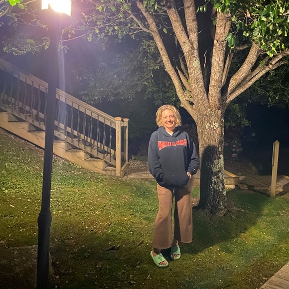 Meet your Posher, Cassie - Picture 9 of 16